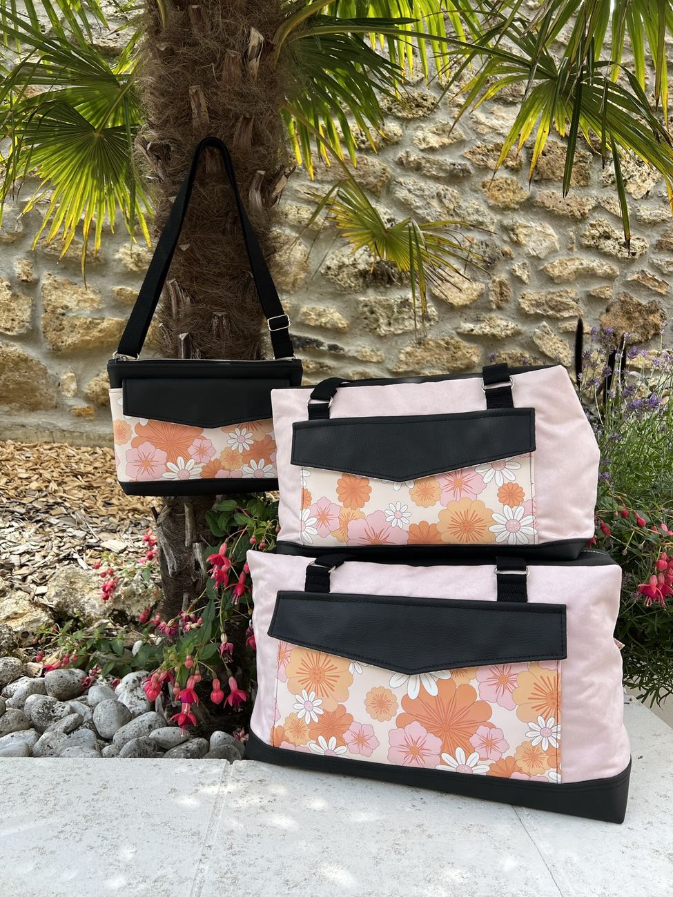 Sac de voyage Rock rose à rabat fleuri et ses sacs assortis